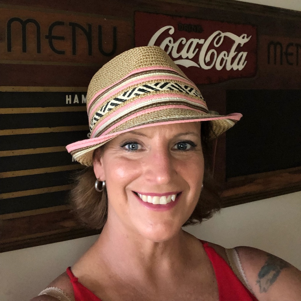 Meet your Posher, Charli